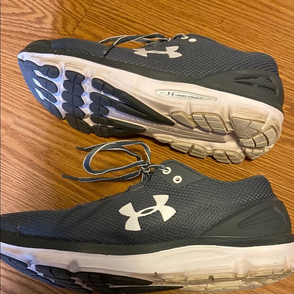 Men’s Size 9.5 Under Armour Gray Athletic Shoes - Picture 5 of 9